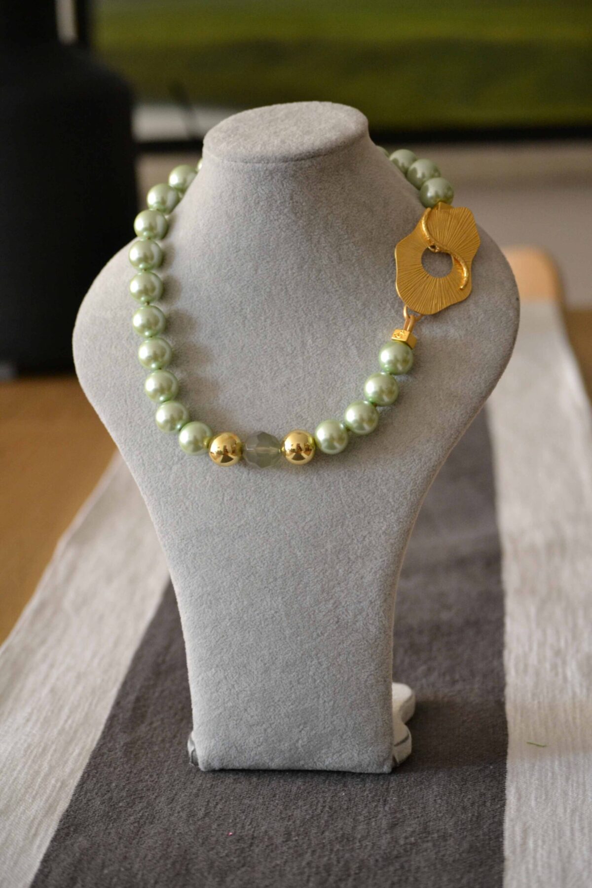 Collar Perla Acrílica & Broche Jumbo