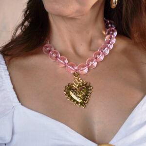 Collar Acrílico Palo de Rosa con Sagrado Corazón