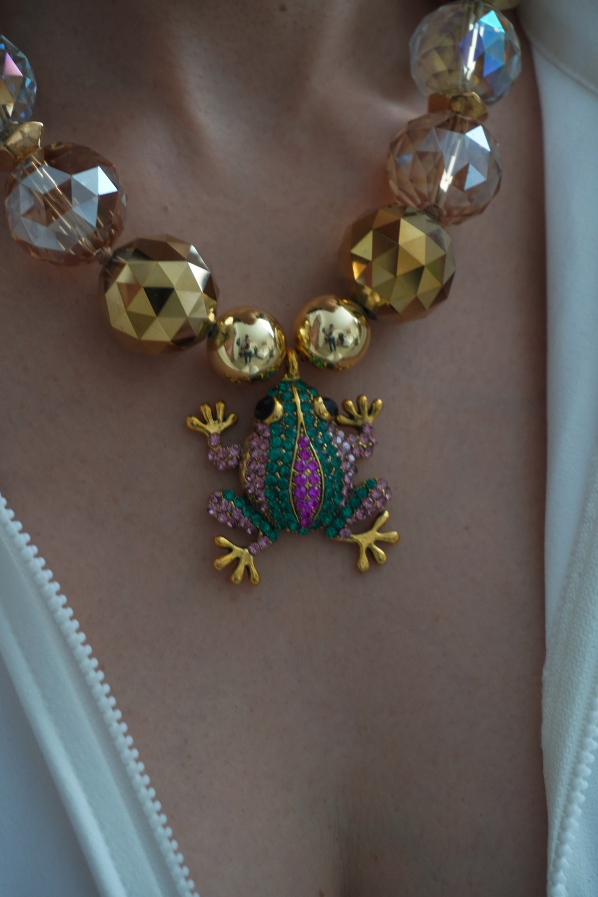 Collar Dije de rana con cristales incrustados - Imagen 4
