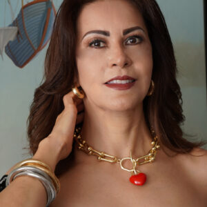 Cadena corta con dije de corazon rojo  Baño de oro de 24 k