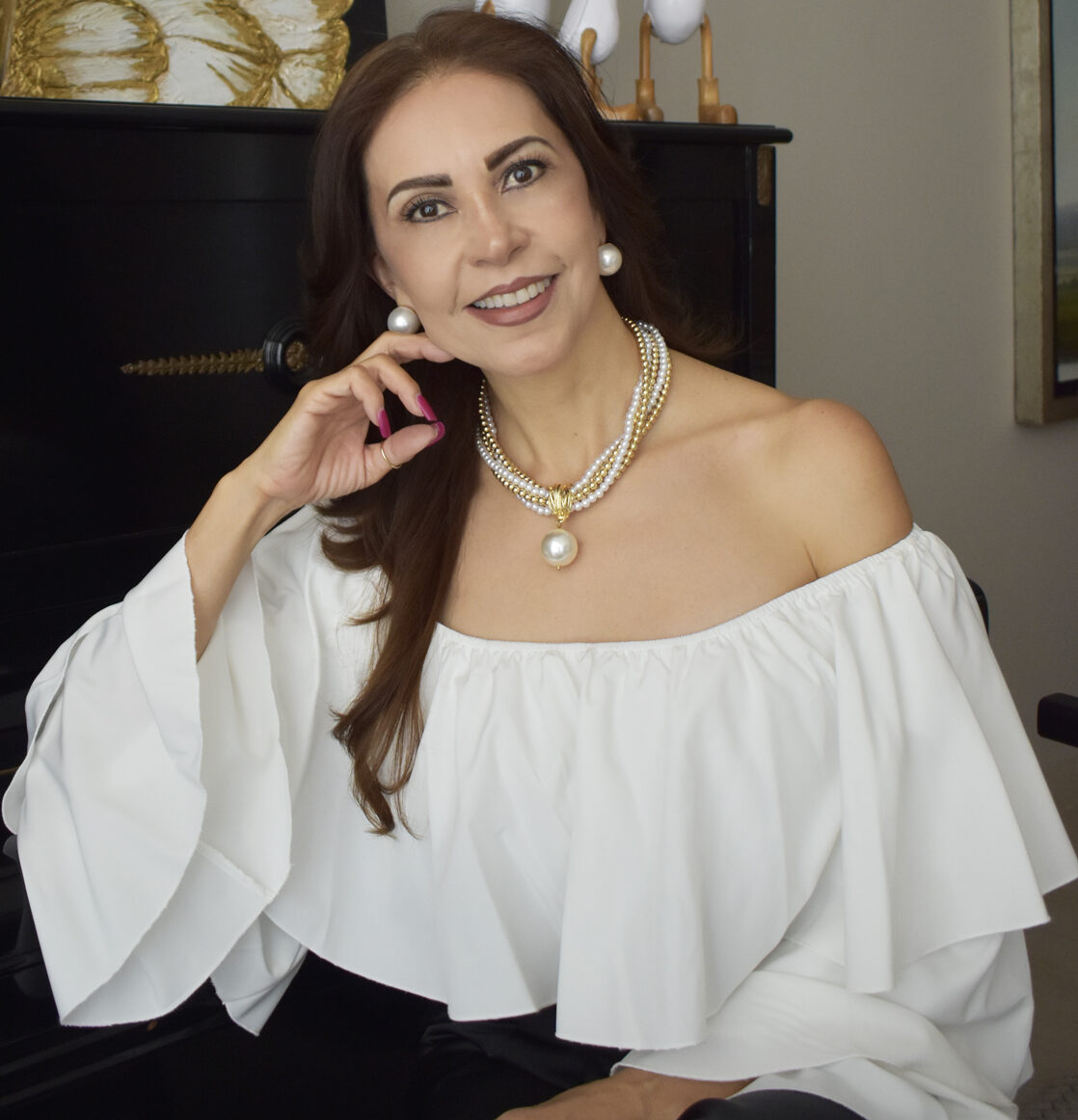 COLLAR DE PERLAS DE ACRILICO CON HILOS