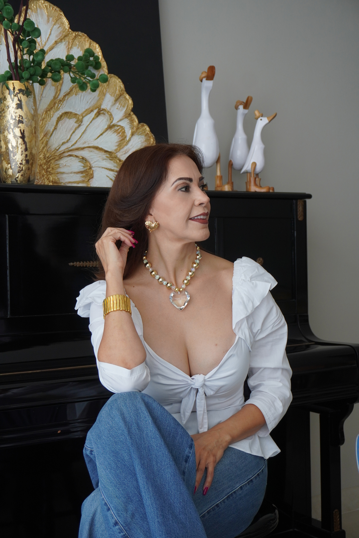 Collar Acrílico Dorado con Dije de Cristal - Imagen 5