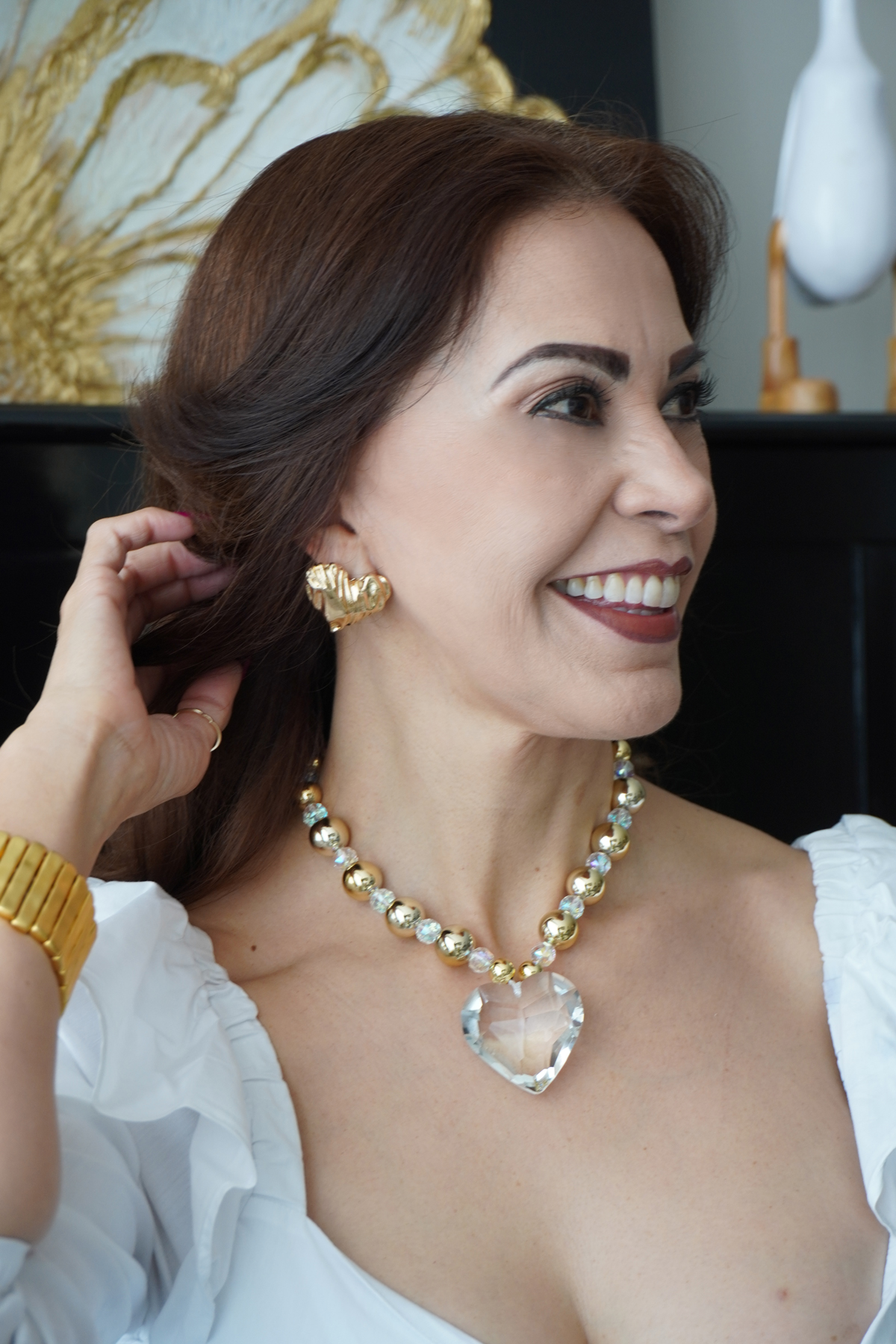 Collar Acrílico Dorado con Dije de Cristal