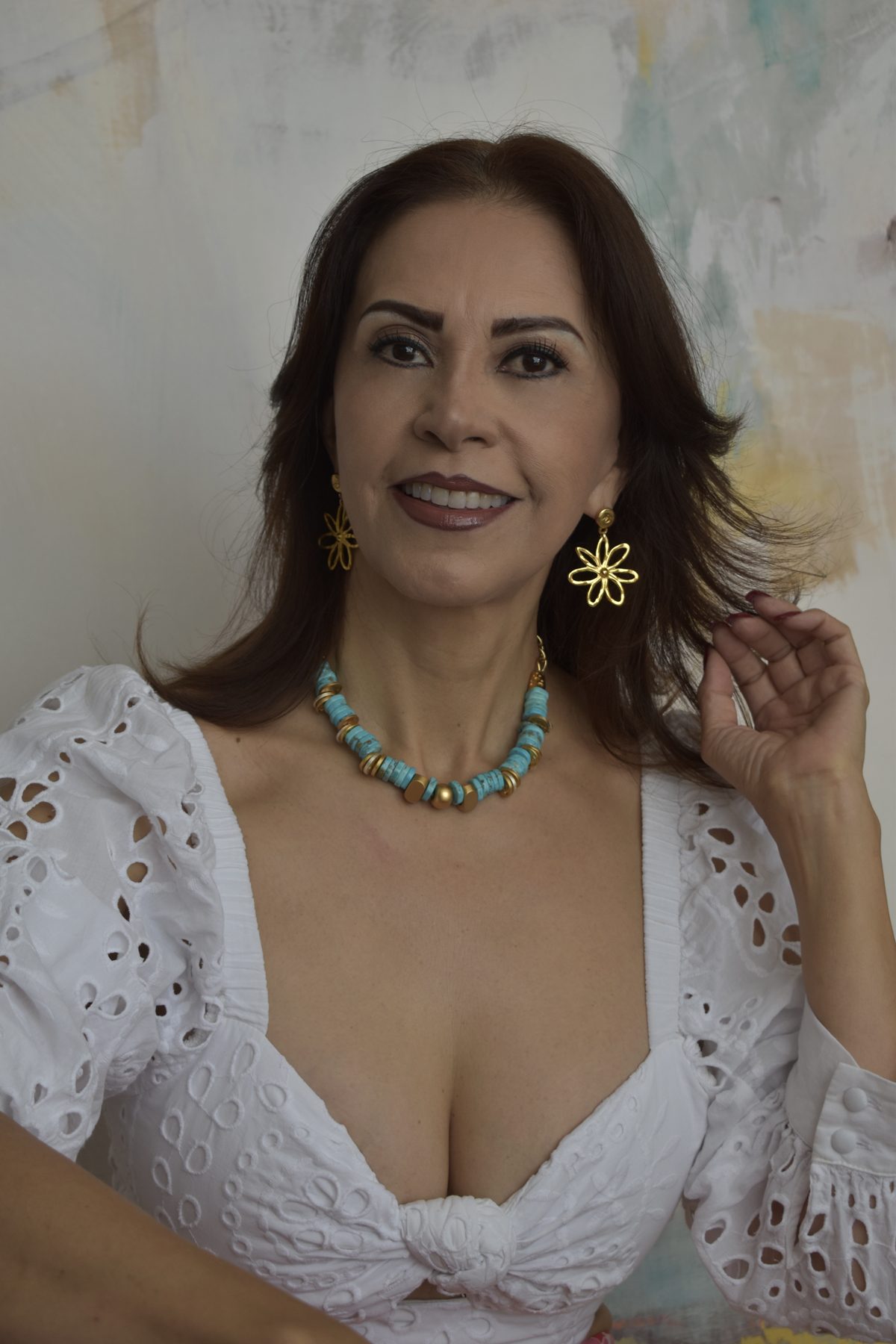 COLLAR  TURQUESA CON TRES DIJES AL CENTRO