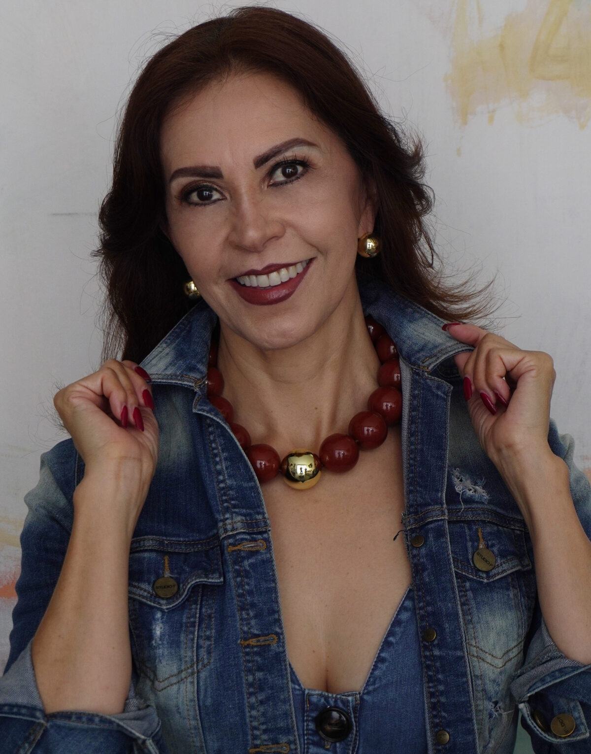 COLLAR DE BOLAS DE ACRILICO